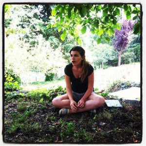 Silvia mentre racconta di ViviSostenibile e della sua esperienza di scollocamento